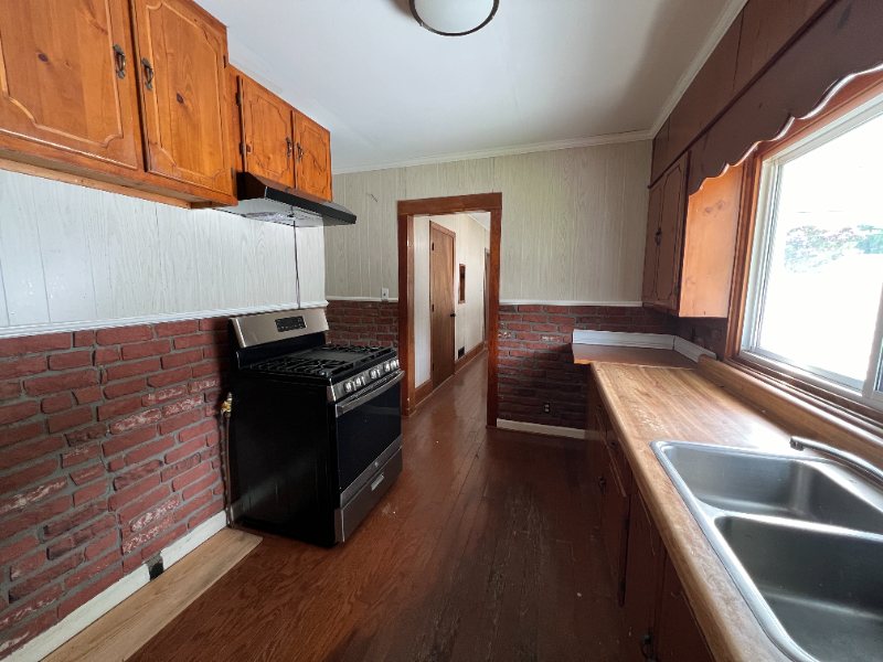 300 Penn Pl - Photo 7 of 12