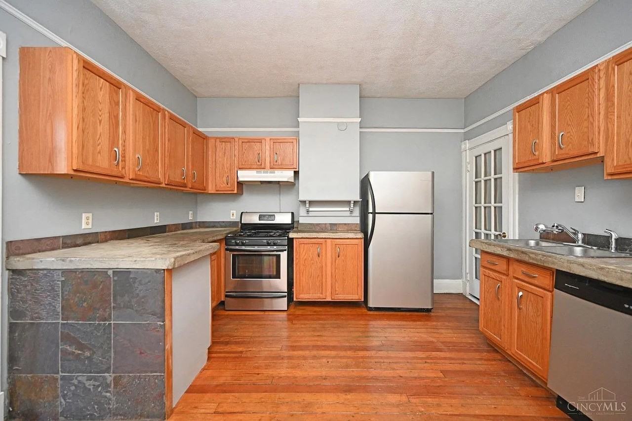 2202 W Clifton Ave - Photo 3 of 18