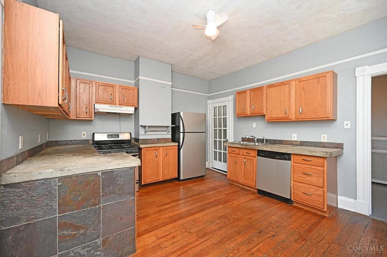 2202 W Clifton Ave - Photo 4 of 18