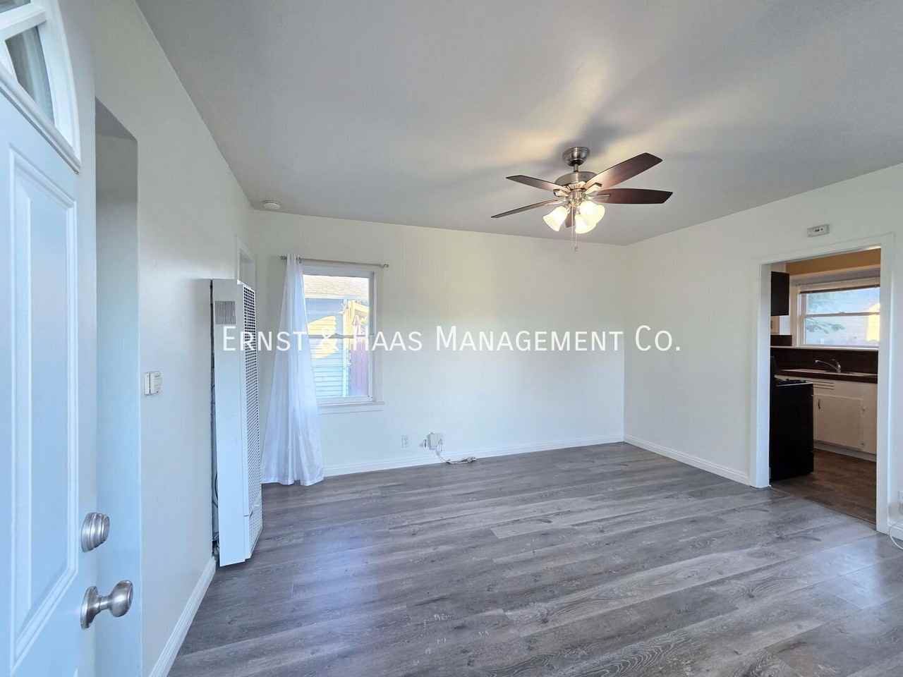 614 Newport Ave - Photo 4 of 9