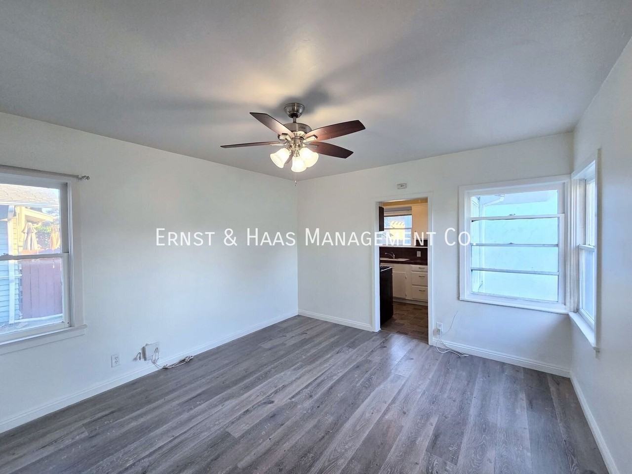 614 Newport Ave - Photo 5 of 9