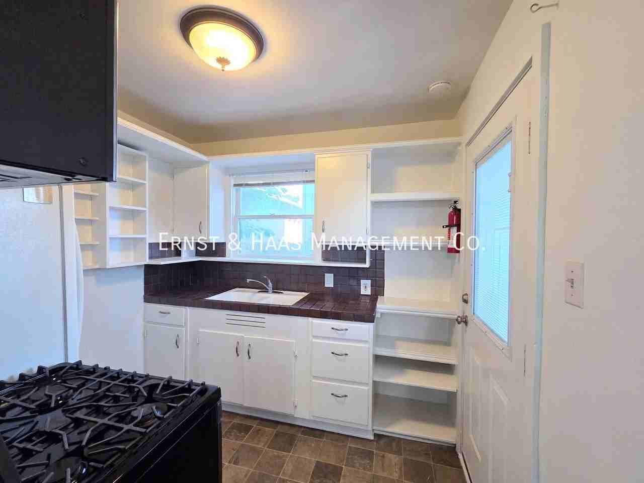 614 Newport Ave - Photo 6 of 9