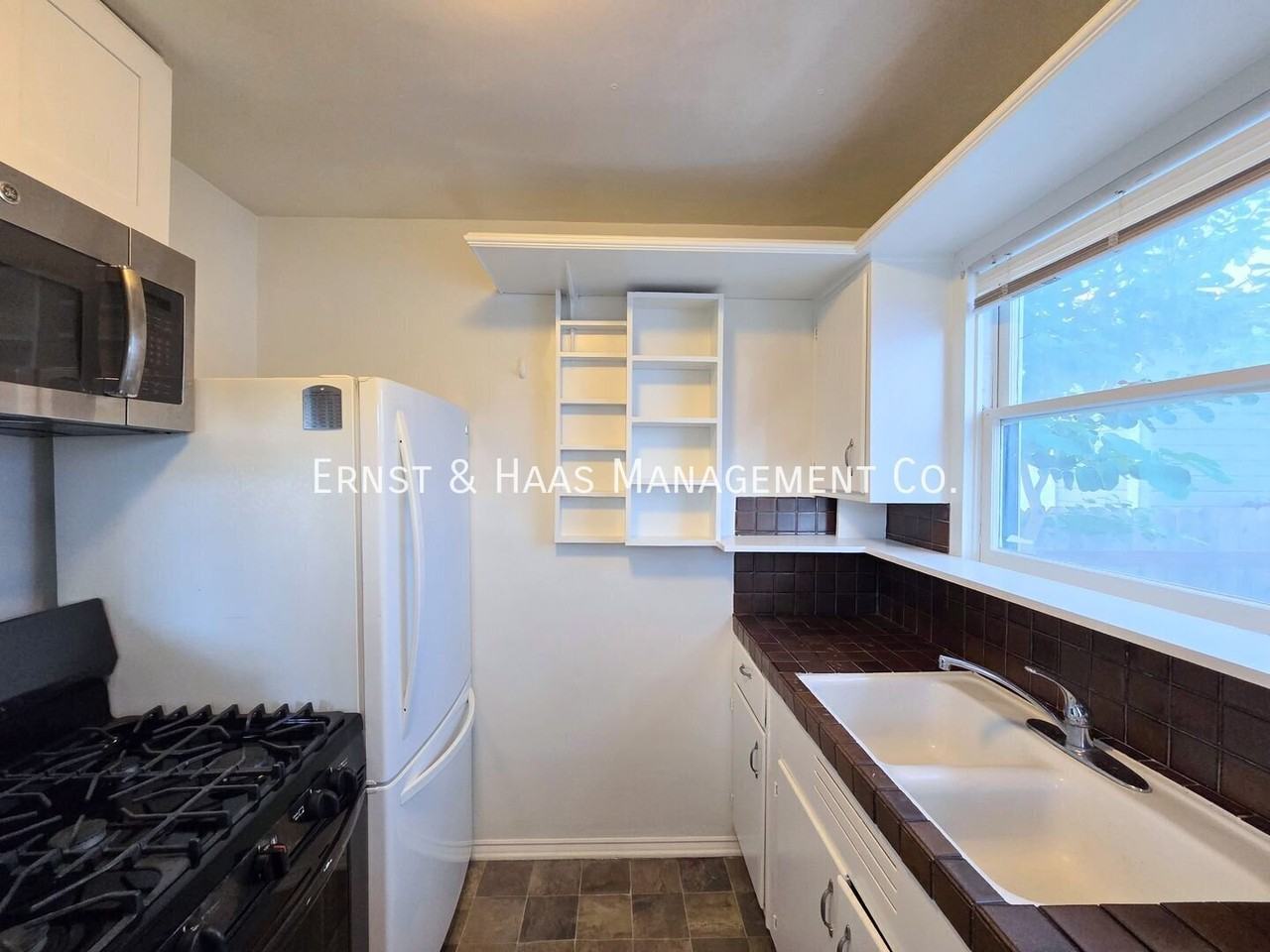 614 Newport Ave - Photo 7 of 9