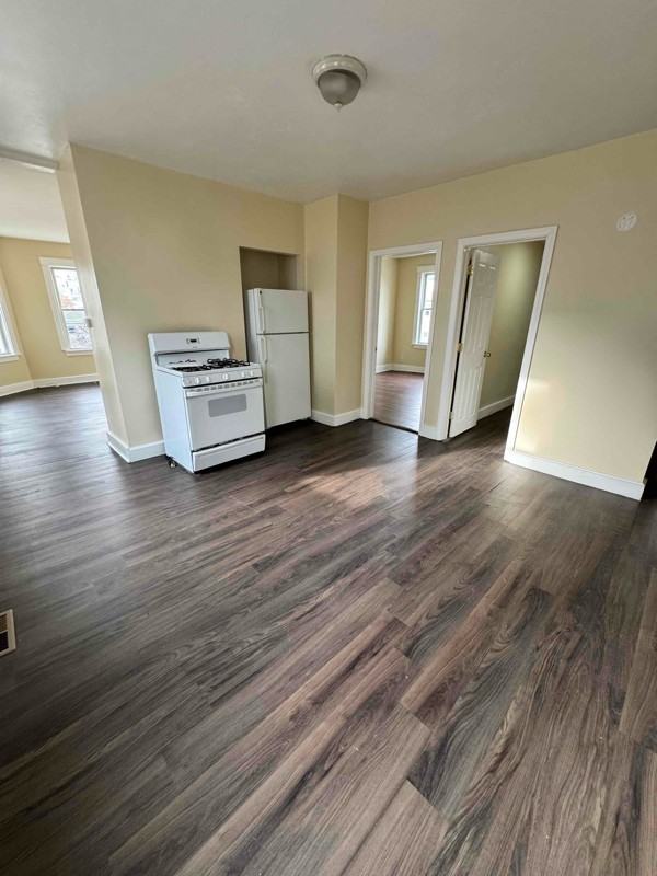 72 Gage St #1stFL - Photo 4 of 8