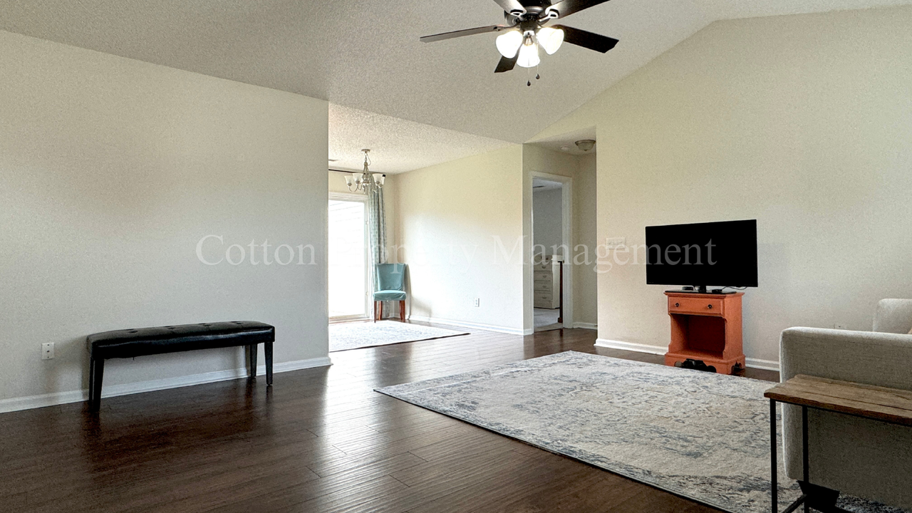 2504 Hawes Ct - Photo 5 of 33