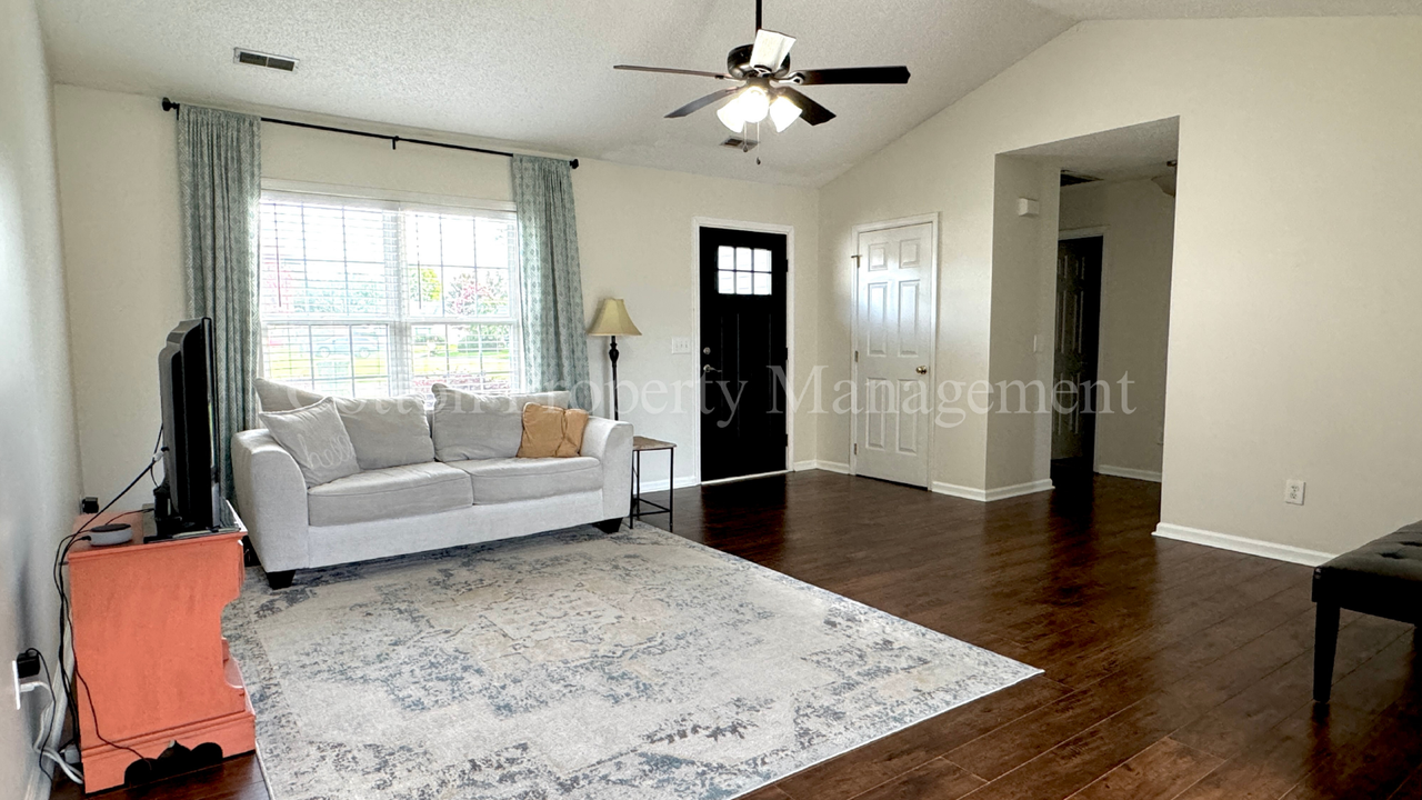 2504 Hawes Ct - Photo 7 of 33