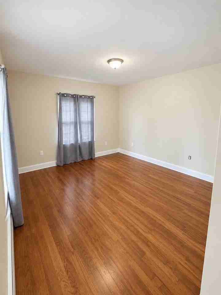 25 Elizabeth St #27 - Photo 4 of 7