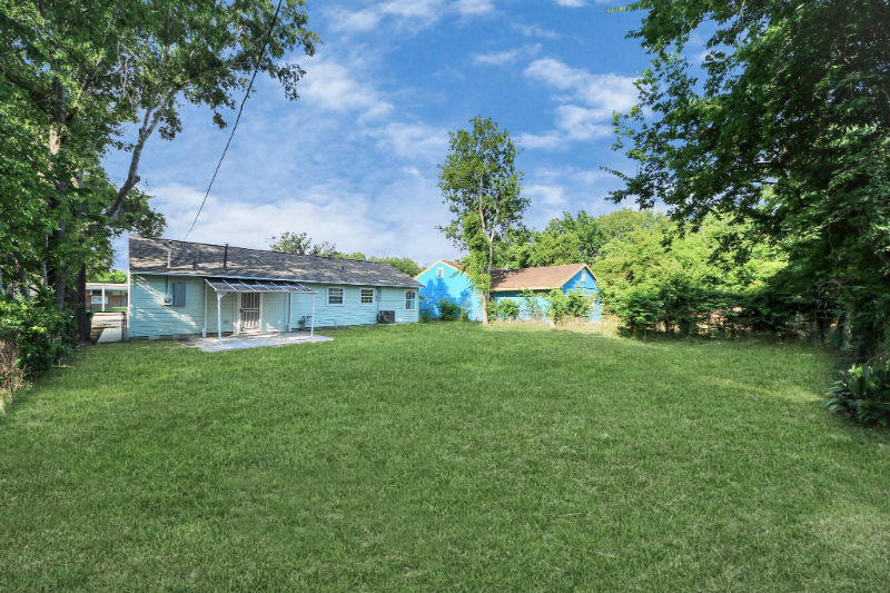 4918 Perry St - Photo 4 of 20