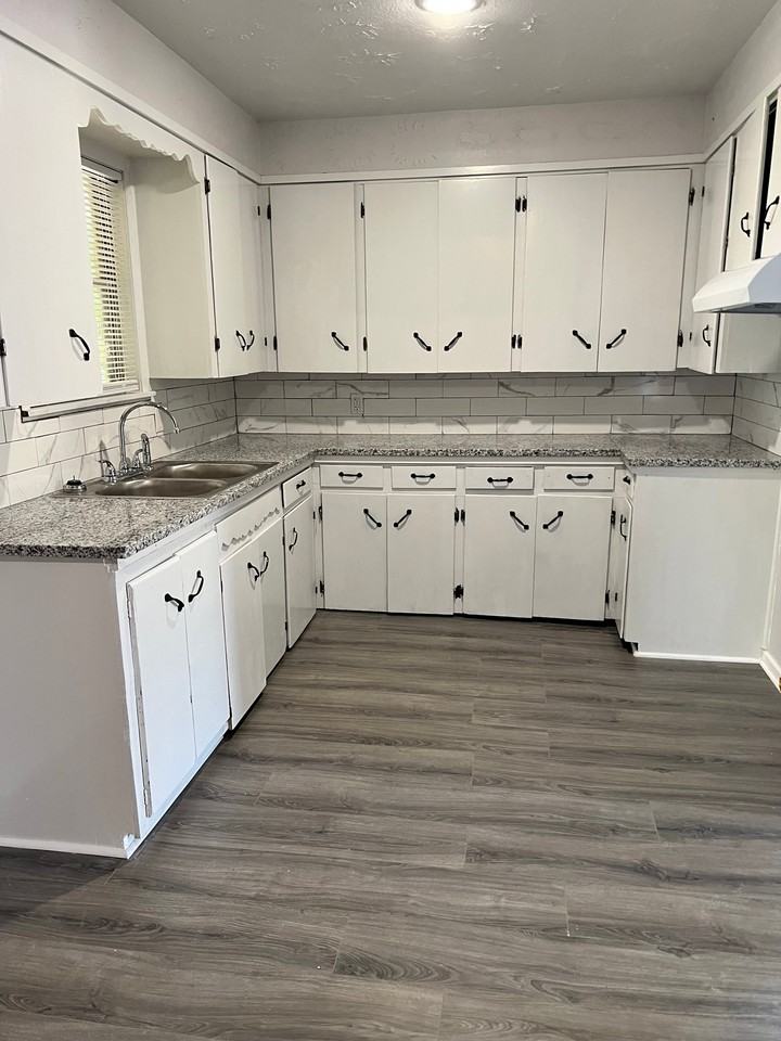 1015 Shirley Ln - Photo 3 of 18