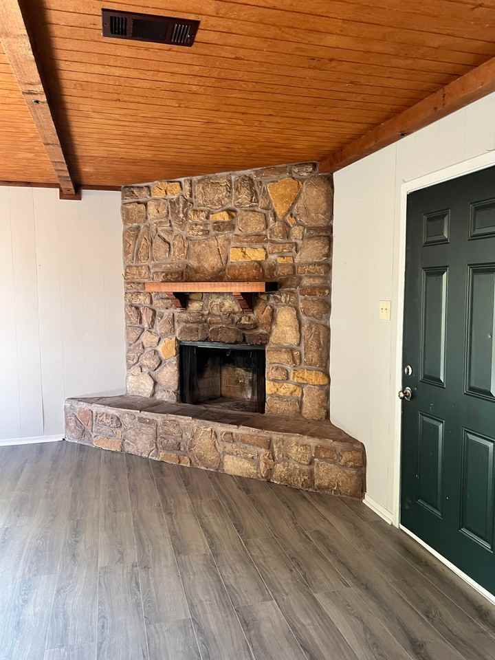 1015 Shirley Ln - Photo 6 of 18