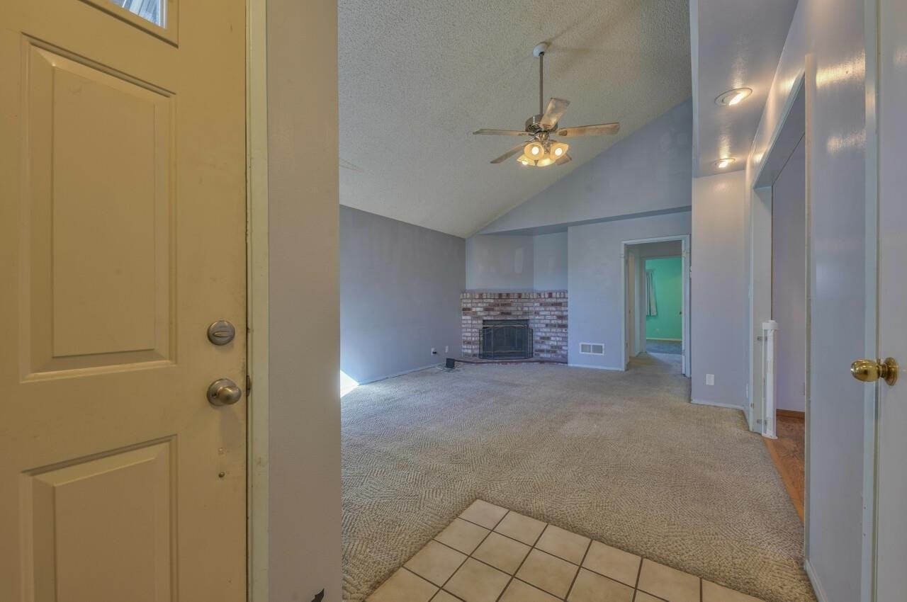 214 W Alvin Dr - Photo 4 of 19