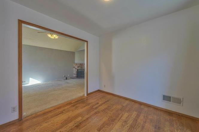 214 W Alvin Dr - Photo 7 of 19