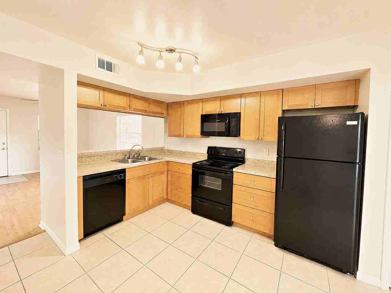 5045 S Albany Ave - Photo 7 of 23