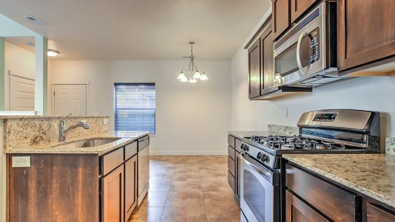 3738 W Jacinda Ln - Photo 6 of 33
