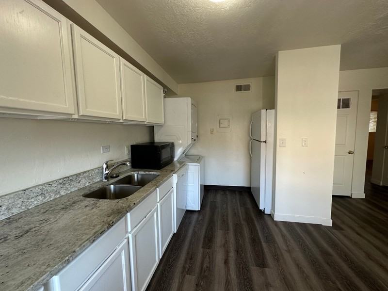 860 E St #13 - Photo 2 of 10
