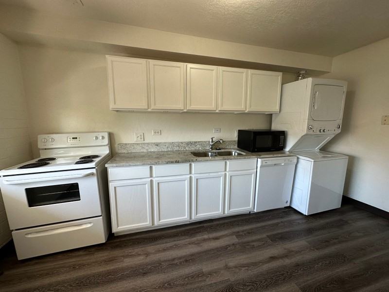 860 E St #13 - Photo 3 of 10