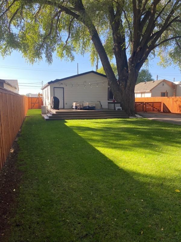 1660 Gibson Ave - Photo 3 of 13