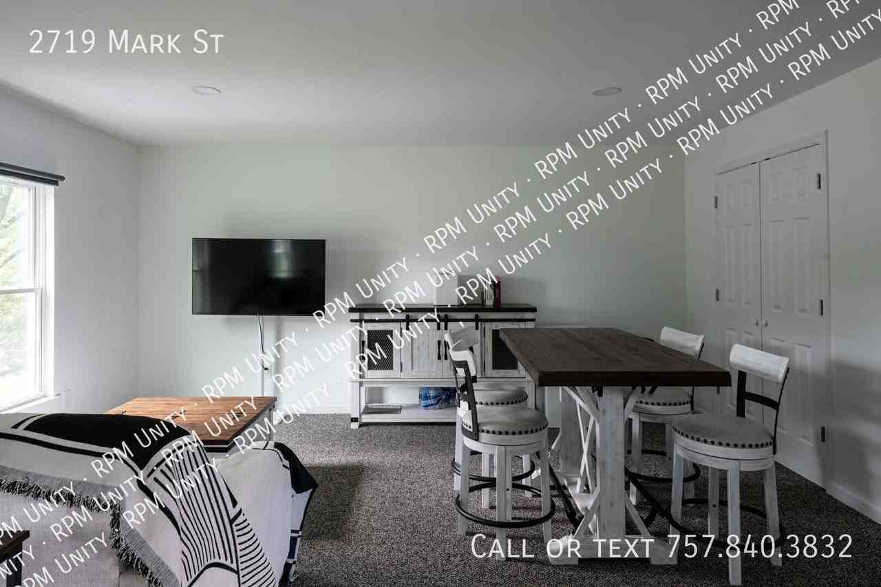 2719 Mark St - Photo 7 of 13