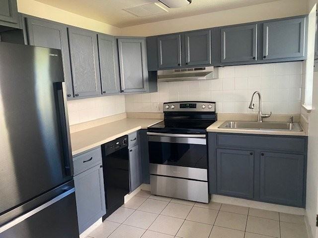 2043 Meade St - Photo 4 of 19