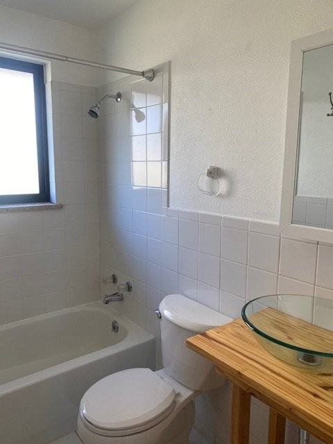 2043 Meade St - Photo 6 of 19