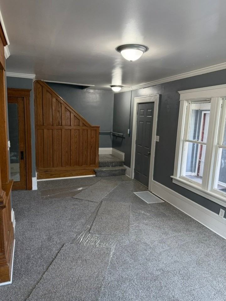 105 Lincoln Ct - Photo 4 of 13