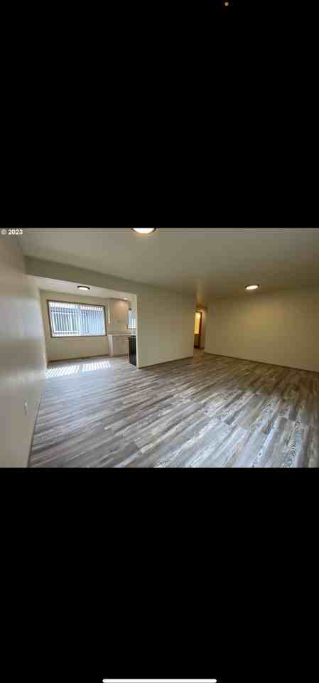 15 Ne 157th Ave - Photo 3 of 22