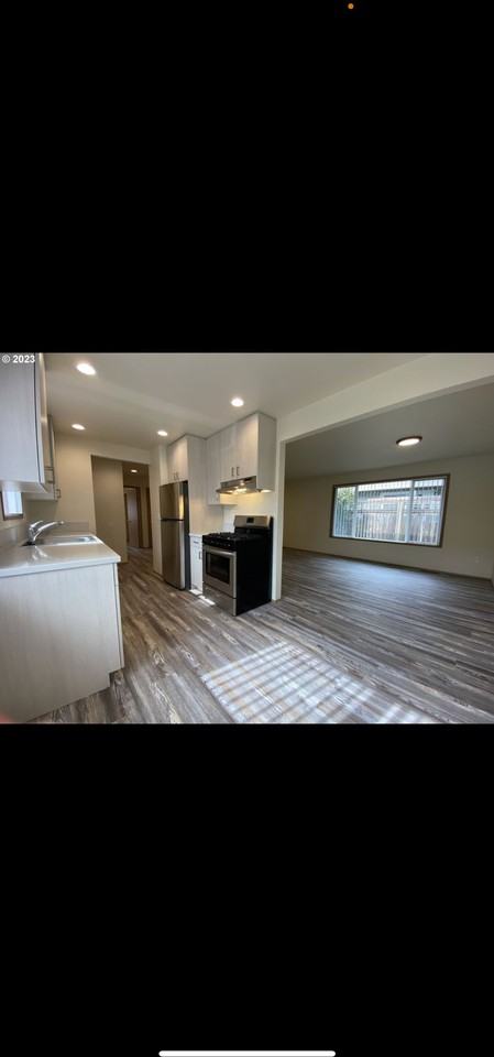 15 Ne 157th Ave - Photo 5 of 22