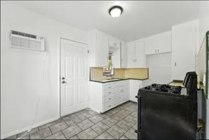 featured image of 127 W 18th St #6