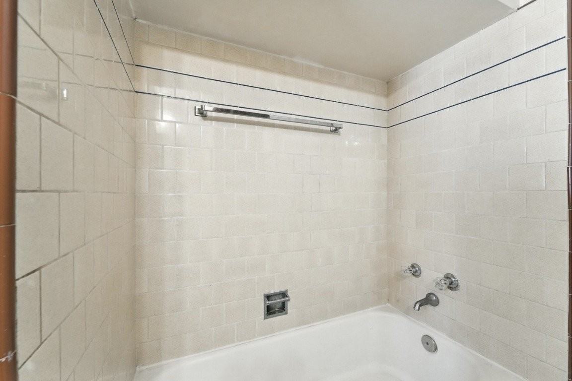127 W 18th St #6 - Photo 2 of 13