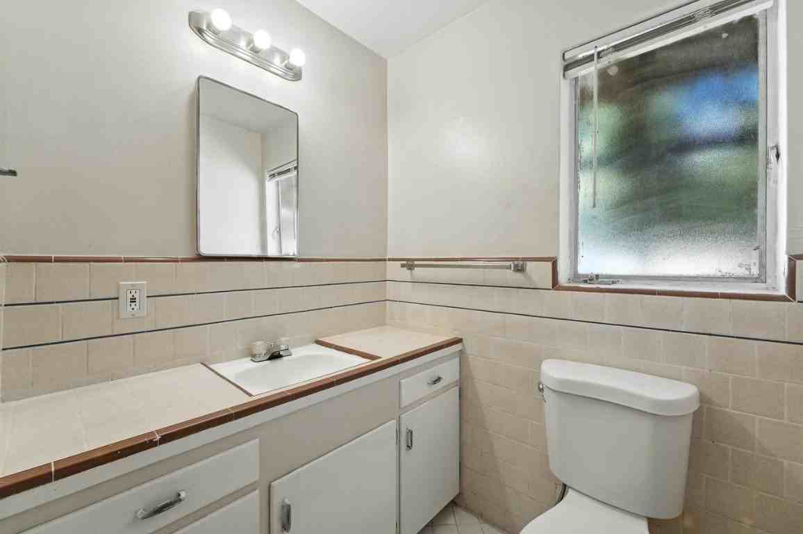 127 W 18th St #6 - Photo 3 of 13