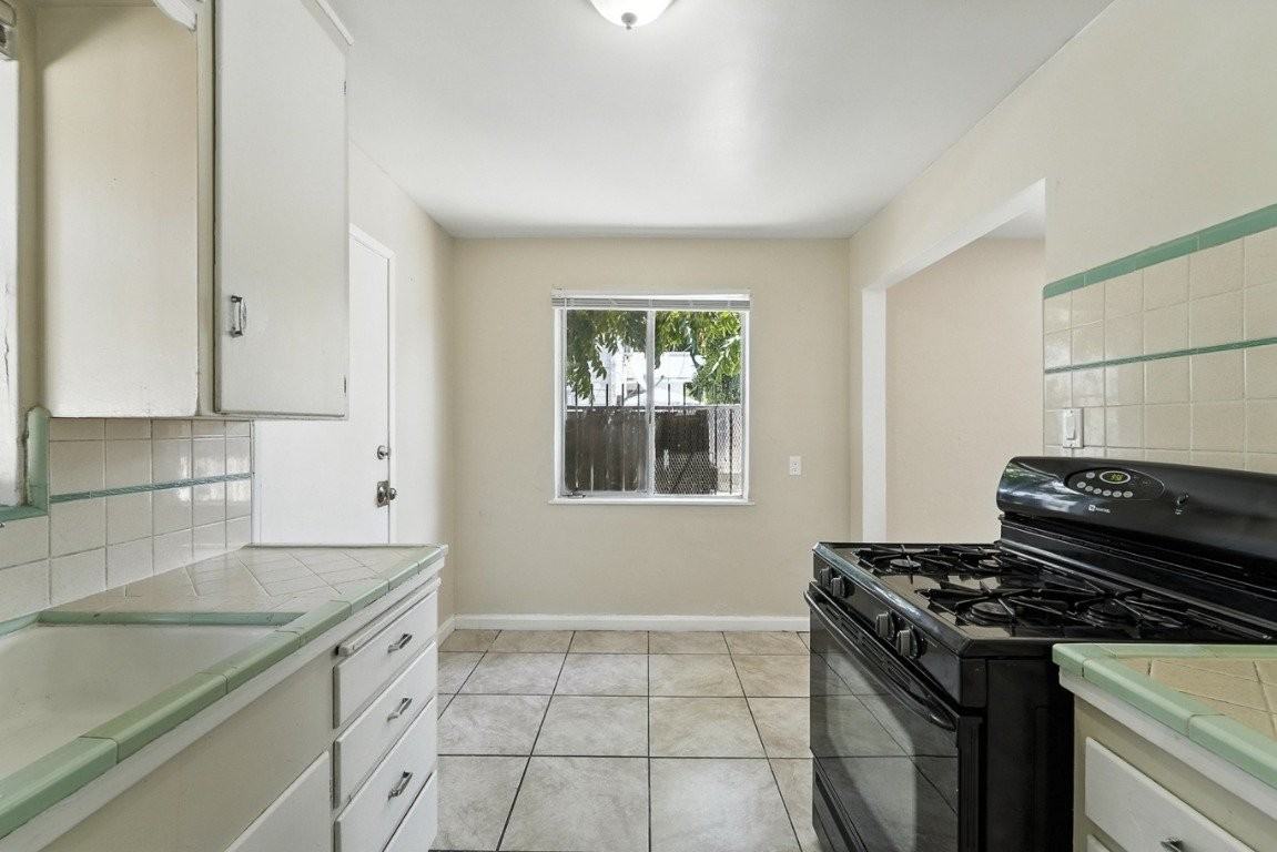 127 W 18th St #6 - Photo 6 of 13
