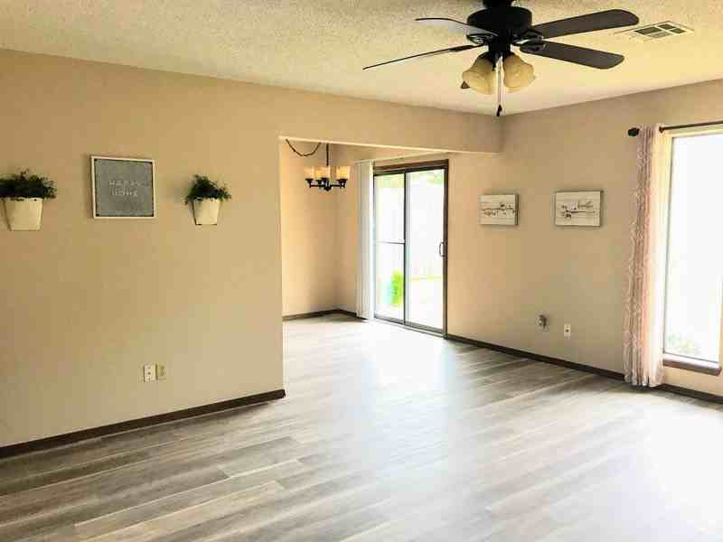 719 Hawthorne Pl - Photo 3 of 22