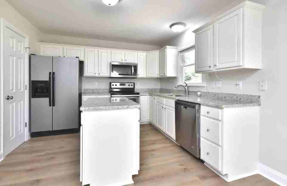 2003 Kelly Glen Dr - Photo 3 of 13