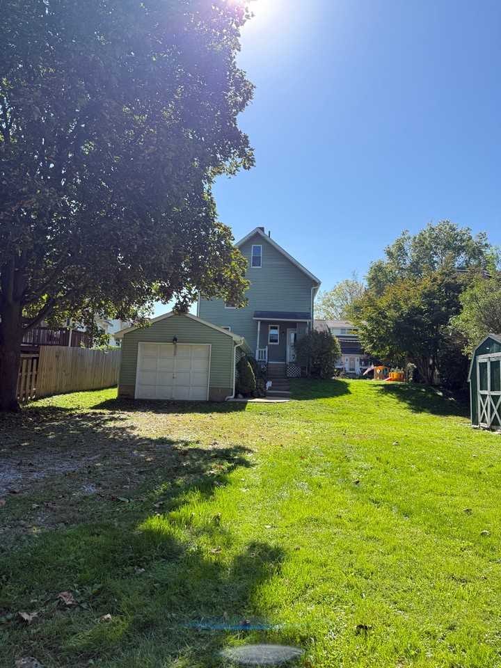 547 W Maple St - Photo 2 of 22