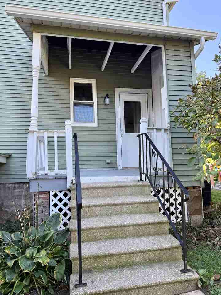 547 W Maple St - Photo 4 of 22