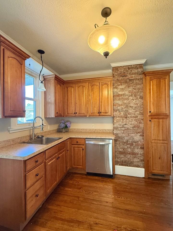 547 W Maple St - Photo 6 of 22