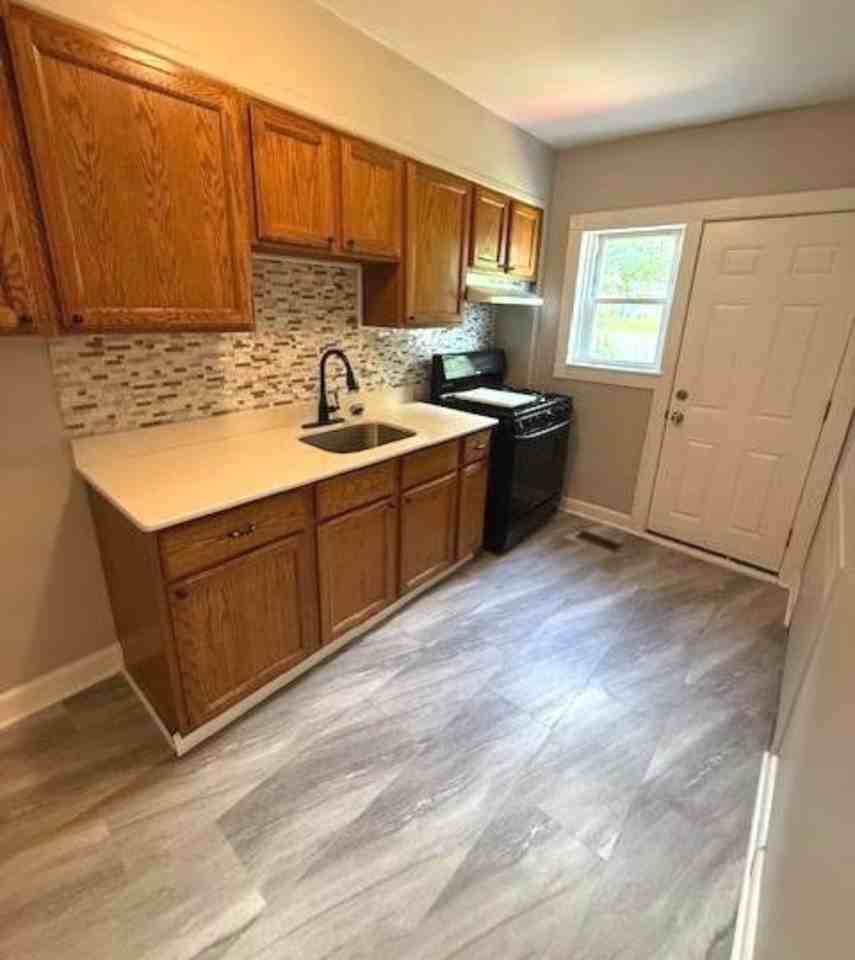 3020 Mondawmin Ave - Photo 3 of 15