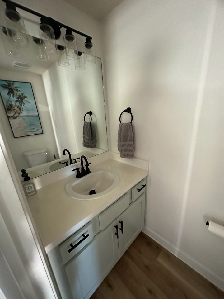852 Capitol Pkwy - Photo 5 of 17