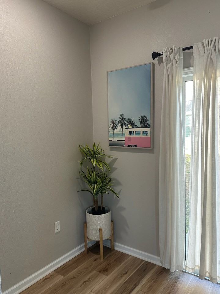 852 Capitol Pkwy - Photo 6 of 17