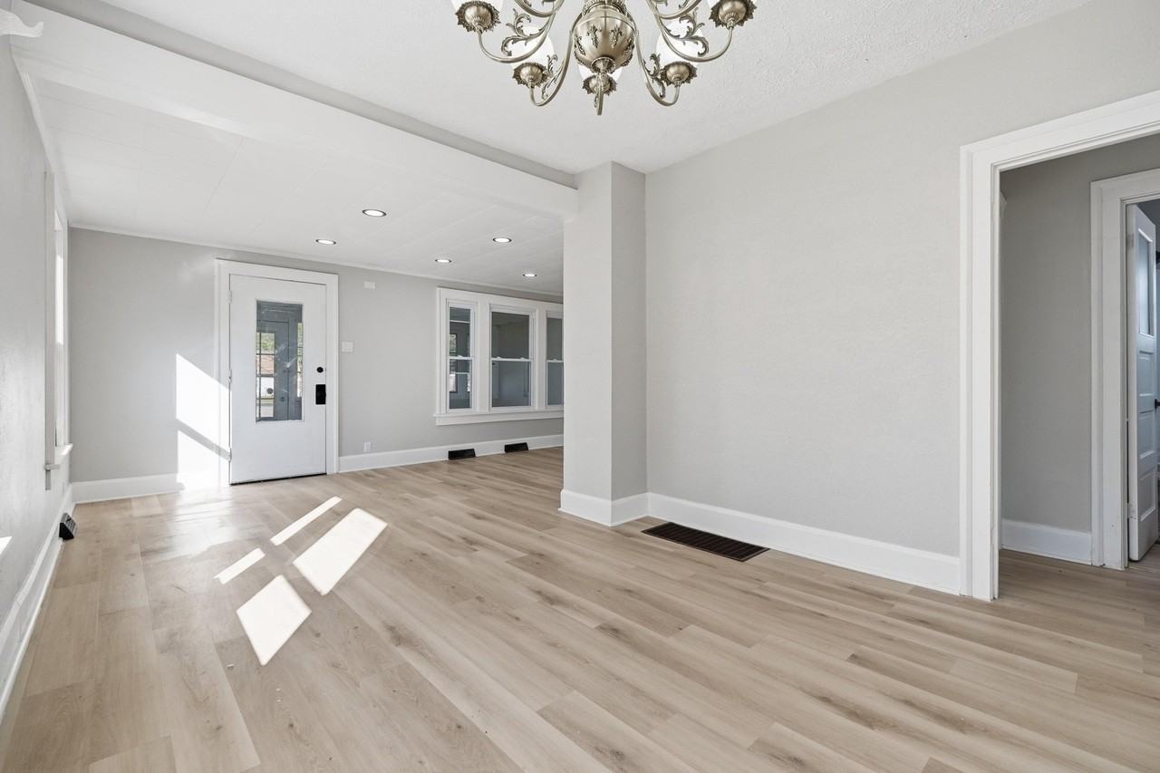 215 Lexington Ave - Photo 5 of 20