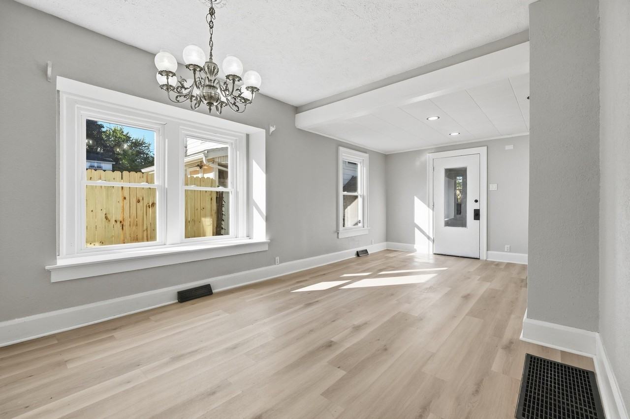 215 Lexington Ave - Photo 6 of 20