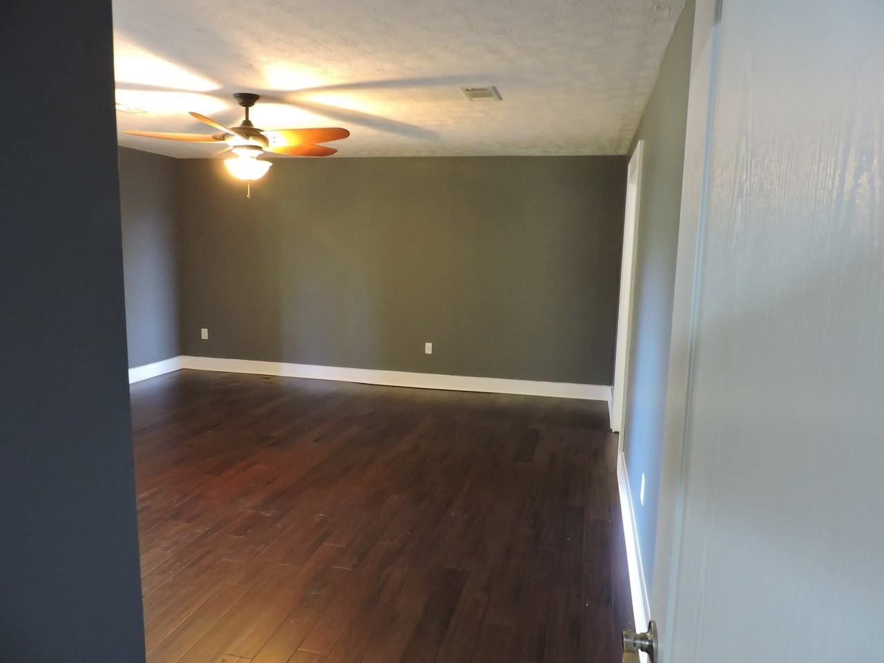 1011 Kenneth Overlook - Photo 2 of 20
