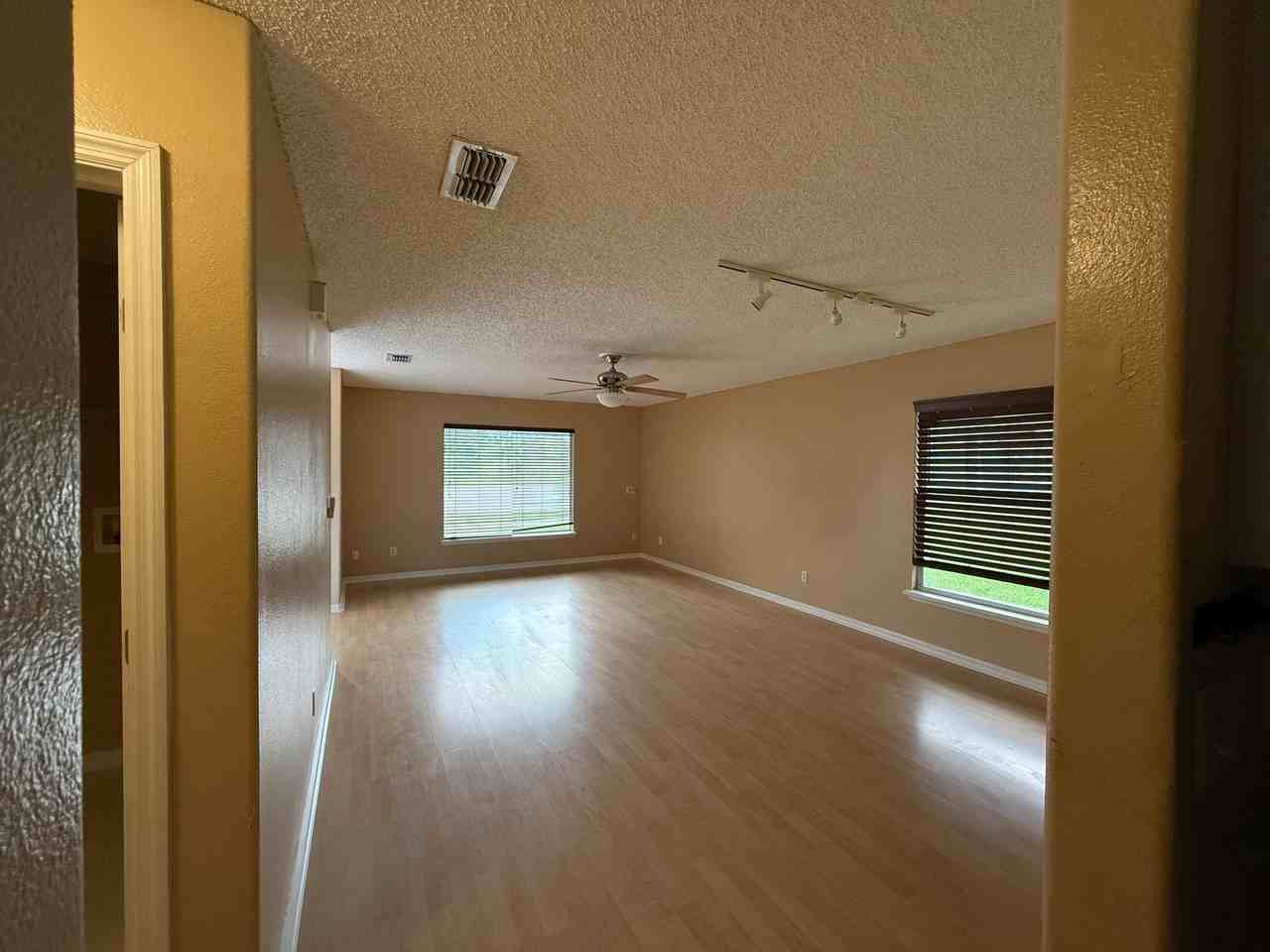 1405 Whooping Dr - Photo 3 of 5