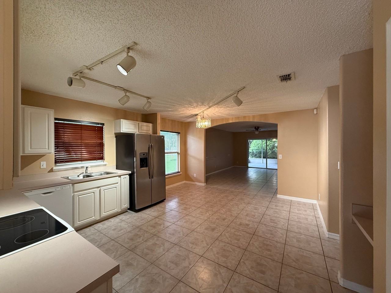 1405 Whooping Dr - Photo 4 of 5