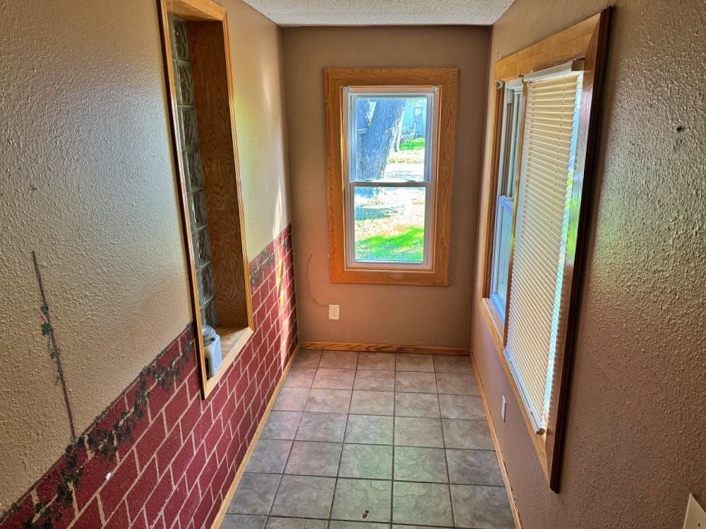 222 19th Ave N - Photo 2 of 9