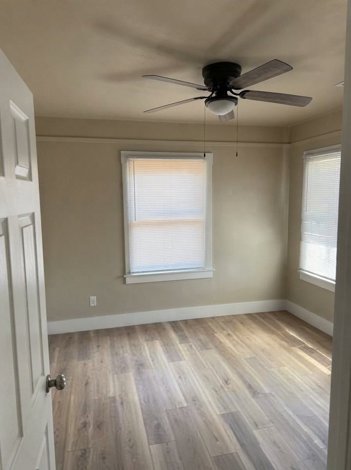 700 W Goshen Ave - Photo 7 of 14