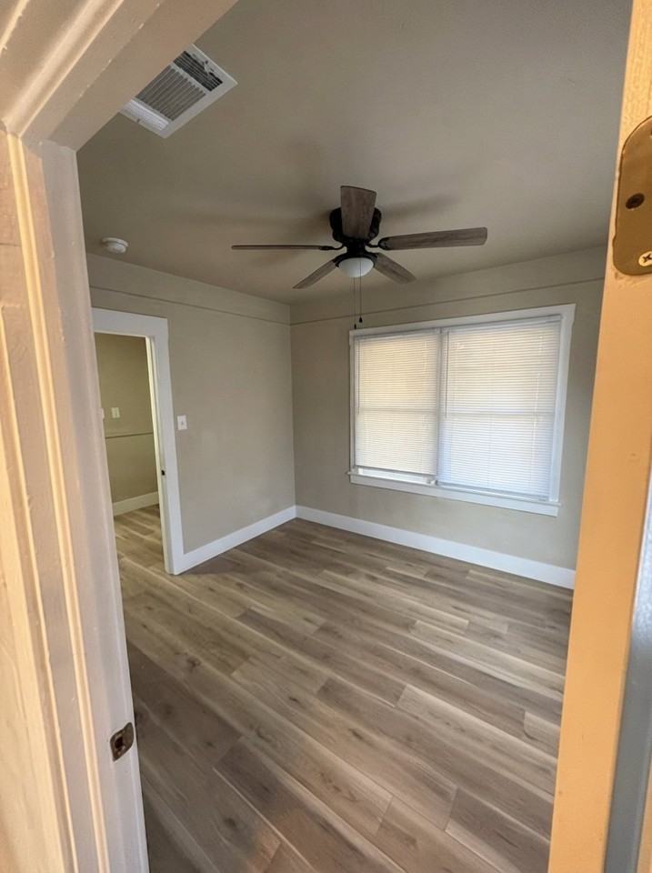 700 W Goshen Ave - Photo 6 of 9