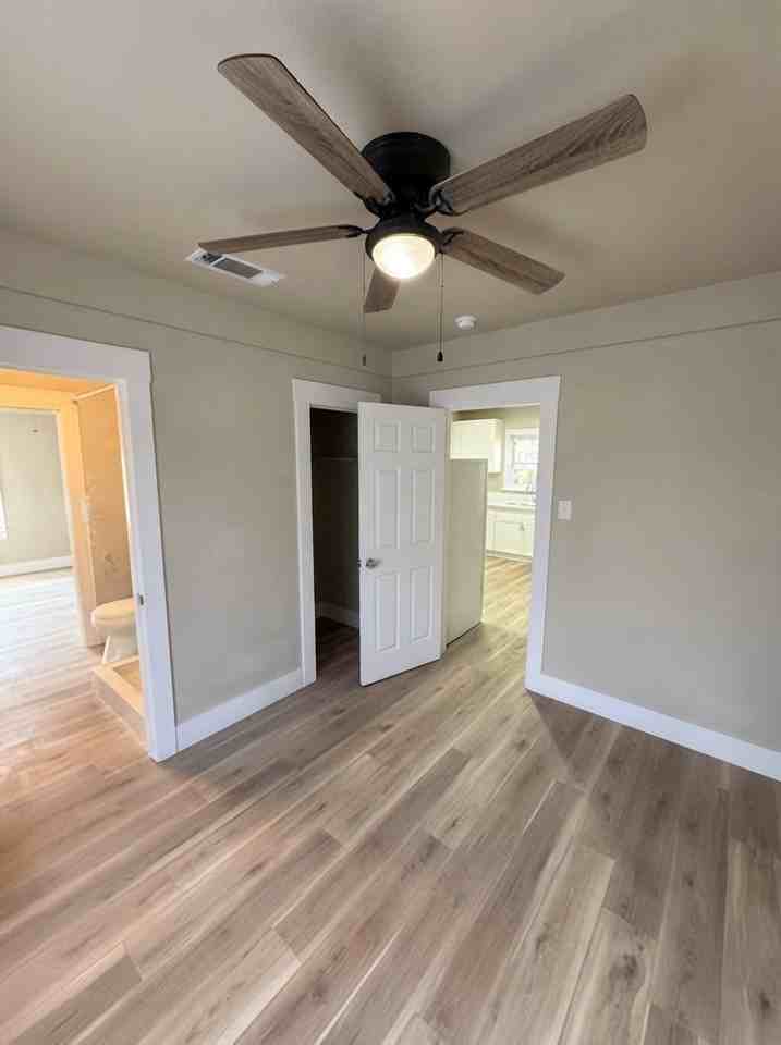 700 W Goshen Ave - Photo 7 of 9
