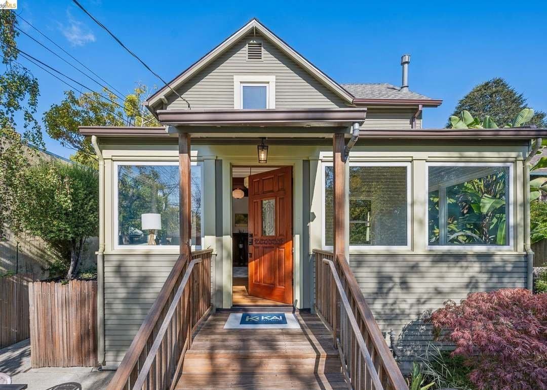 2129 Roosevelt Ave - Photo 3 of 18