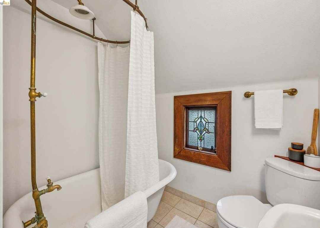 2129 Roosevelt Ave - Photo 5 of 18